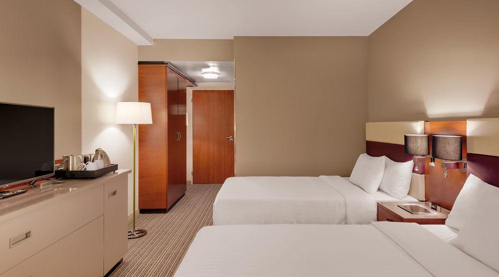 Готель Courtyard By Marriott Zurich North Екстер'єр фото
