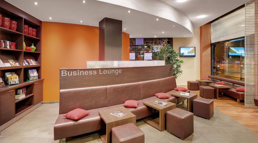Готель Courtyard By Marriott Zurich North Екстер'єр фото