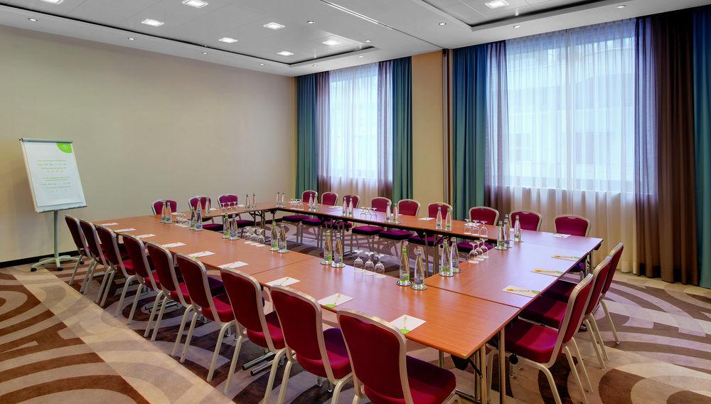 Готель Courtyard By Marriott Zurich North Екстер'єр фото