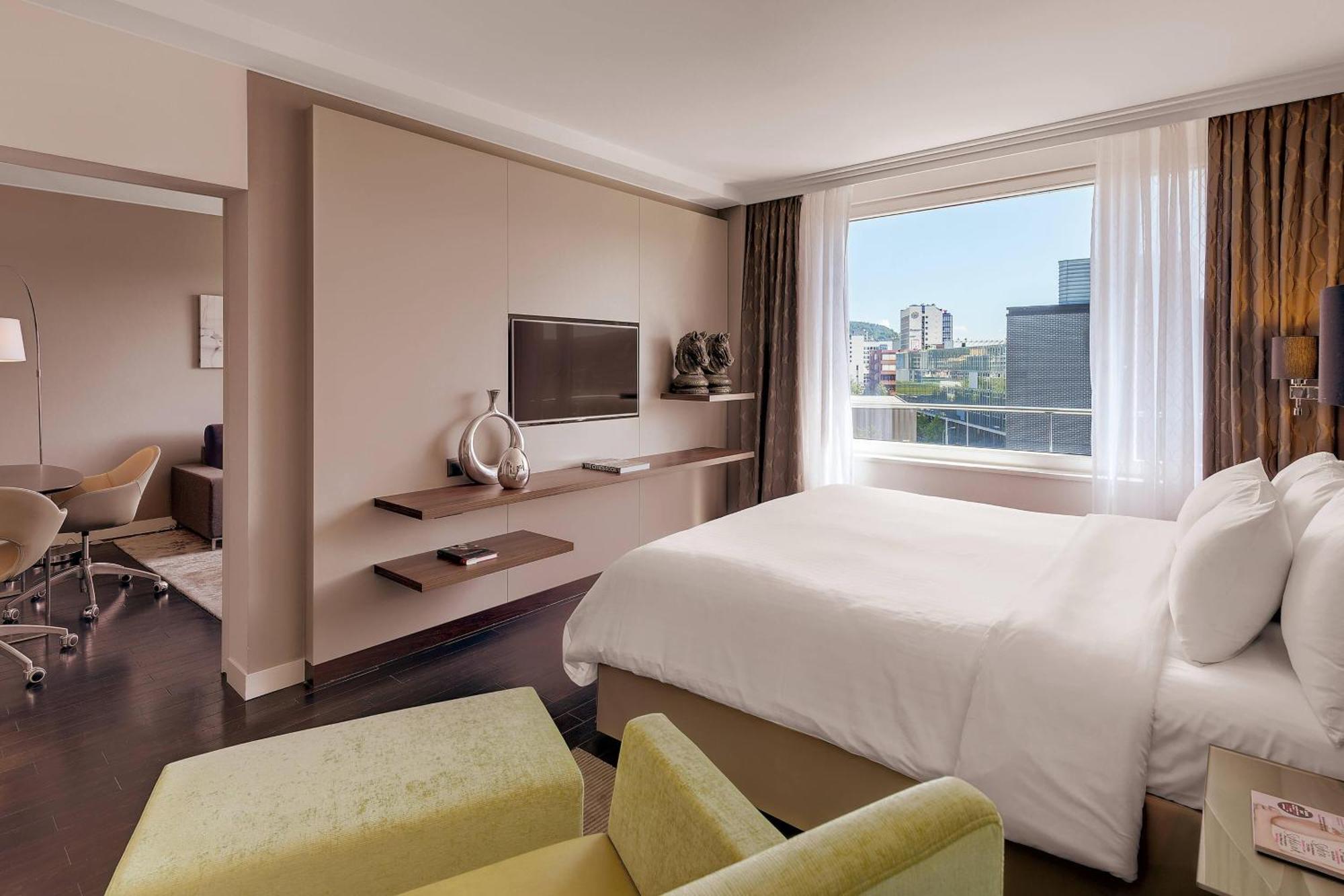 Готель Courtyard By Marriott Zurich North Екстер'єр фото