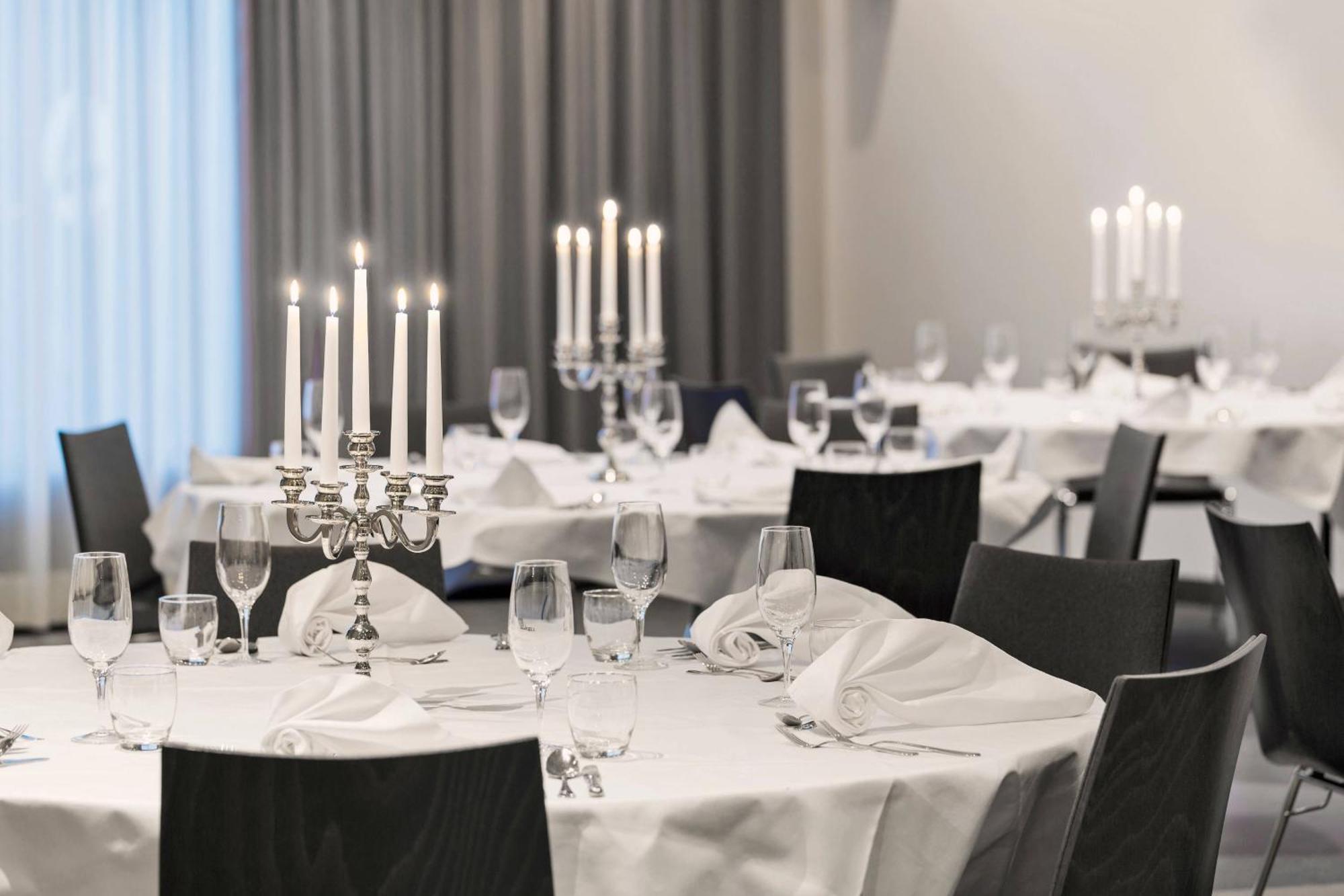 Готель Courtyard By Marriott Zurich North Екстер'єр фото