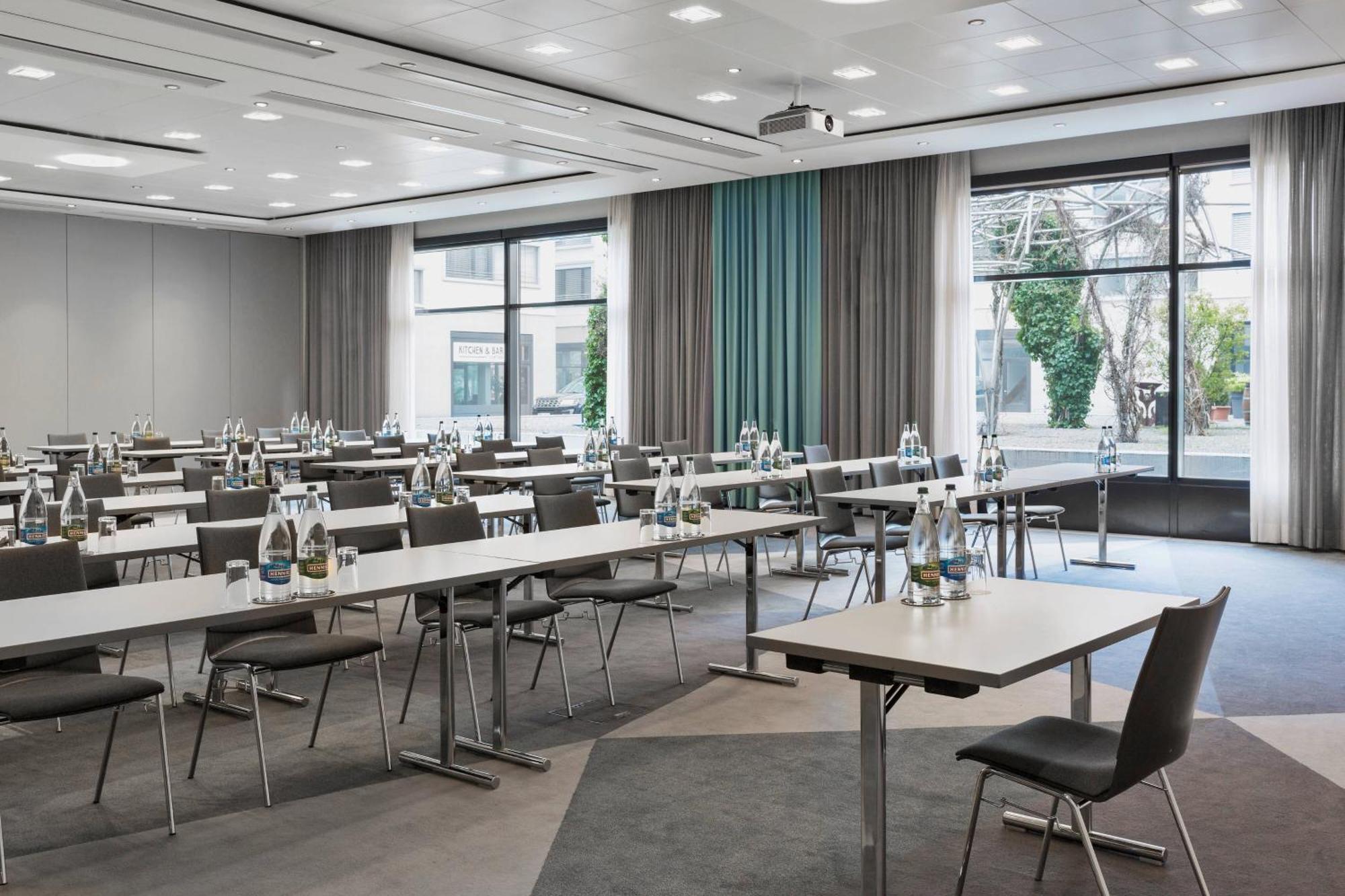 Готель Courtyard By Marriott Zurich North Екстер'єр фото
