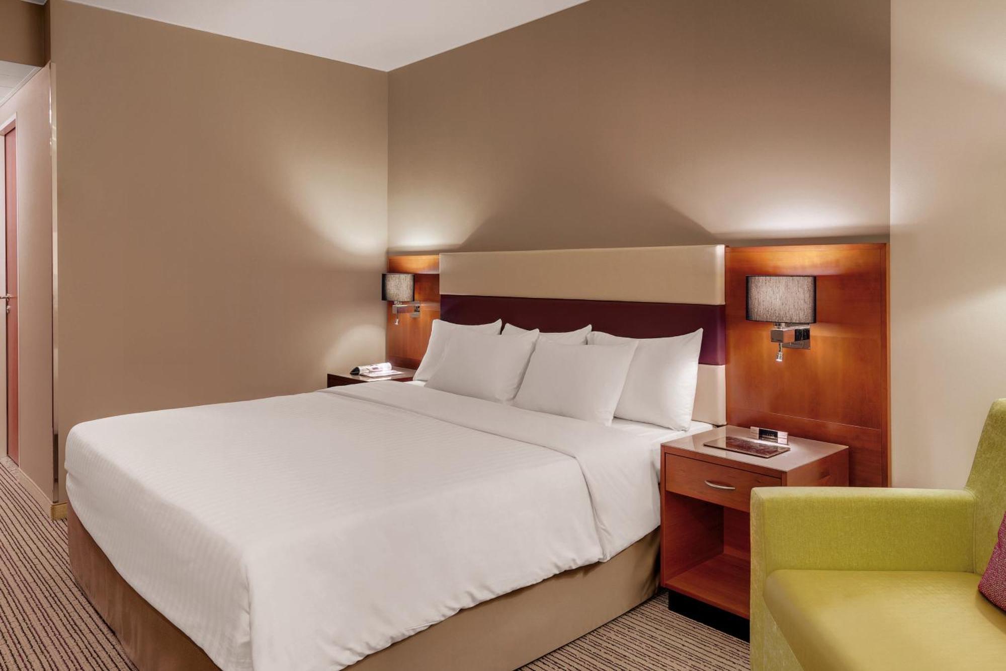 Готель Courtyard By Marriott Zurich North Екстер'єр фото