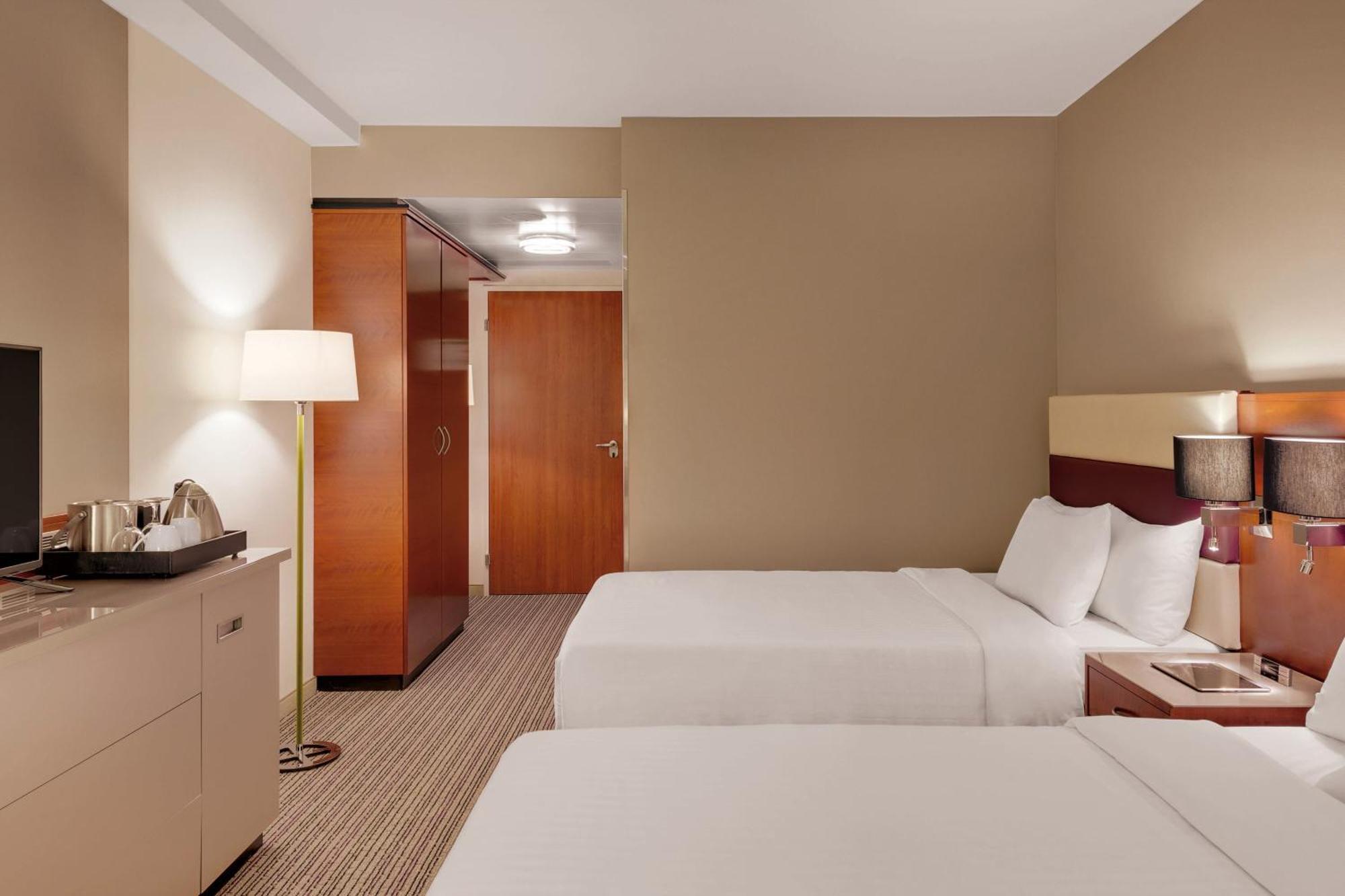 Готель Courtyard By Marriott Zurich North Екстер'єр фото