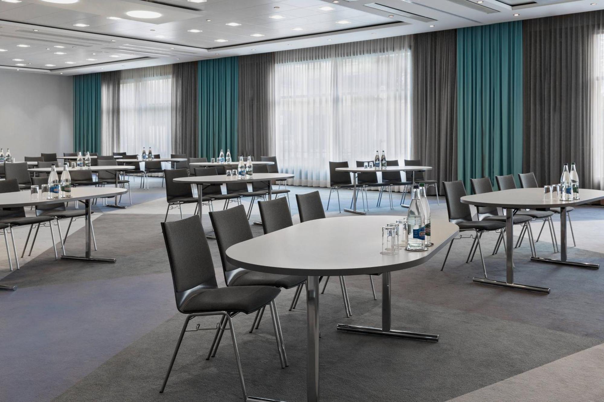 Готель Courtyard By Marriott Zurich North Екстер'єр фото