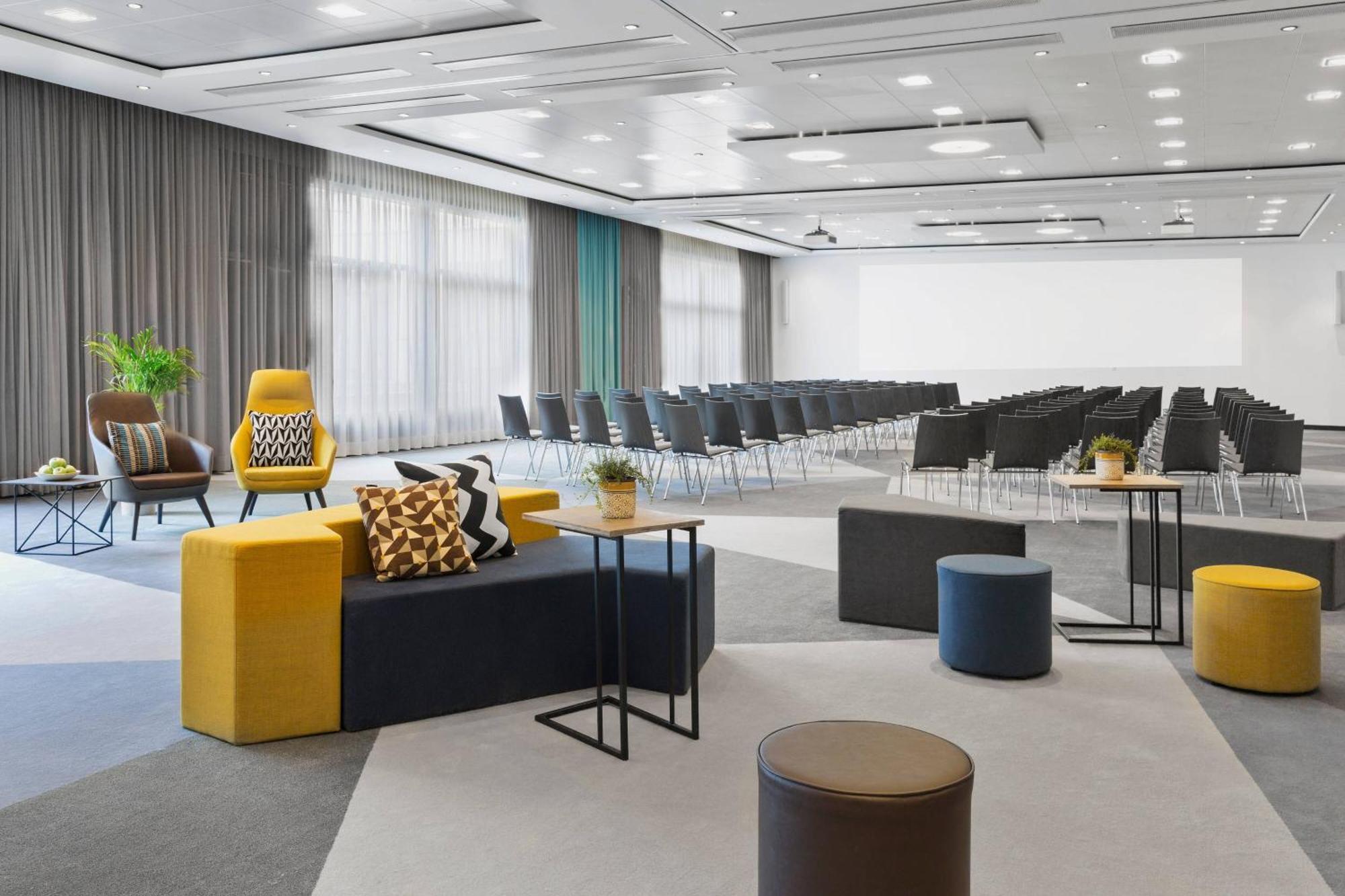 Готель Courtyard By Marriott Zurich North Екстер'єр фото
