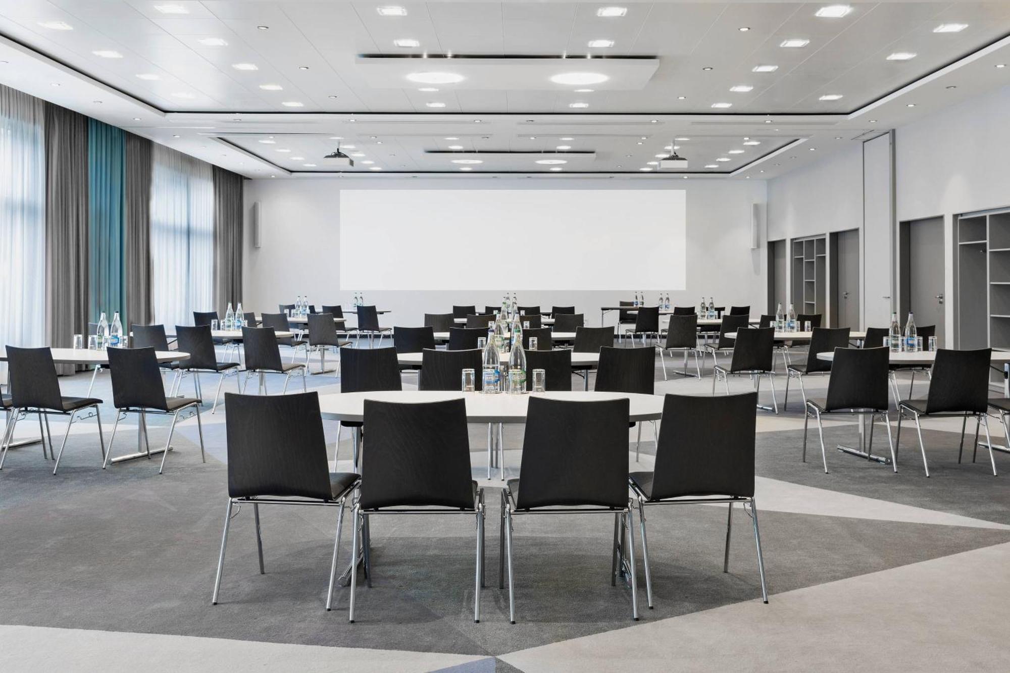 Готель Courtyard By Marriott Zurich North Екстер'єр фото