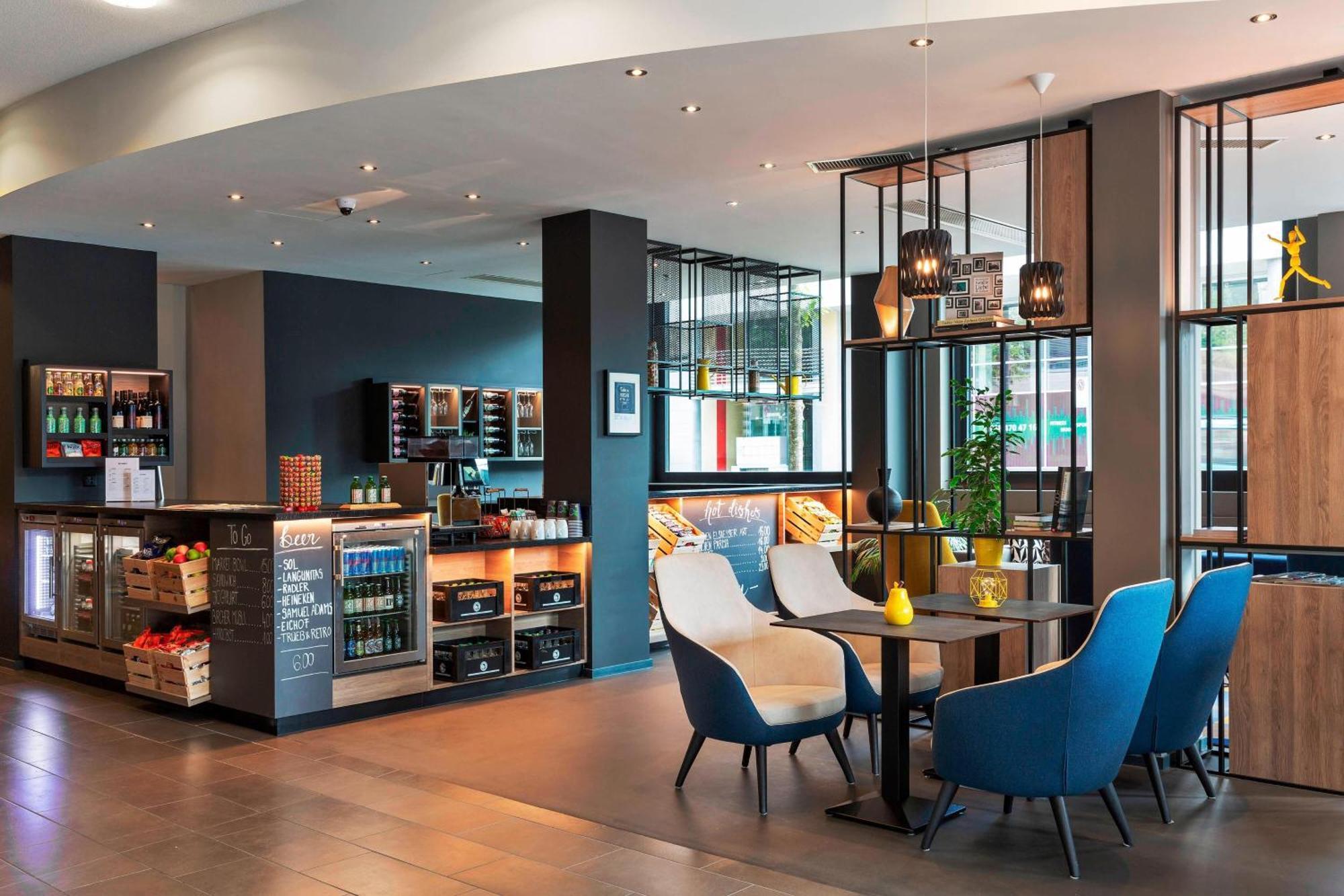 Готель Courtyard By Marriott Zurich North Екстер'єр фото