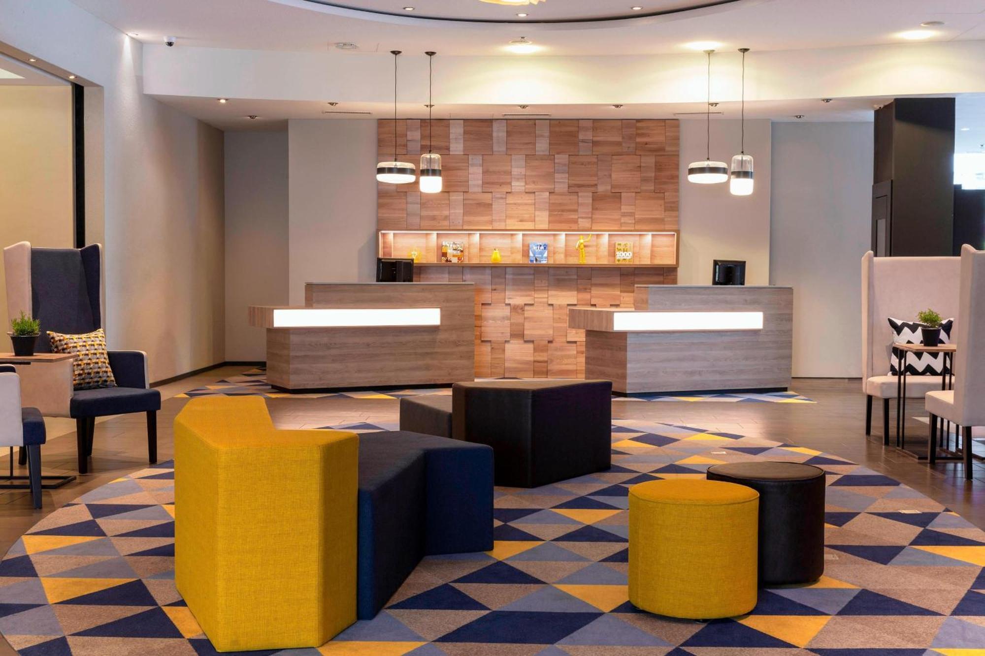 Готель Courtyard By Marriott Zurich North Екстер'єр фото