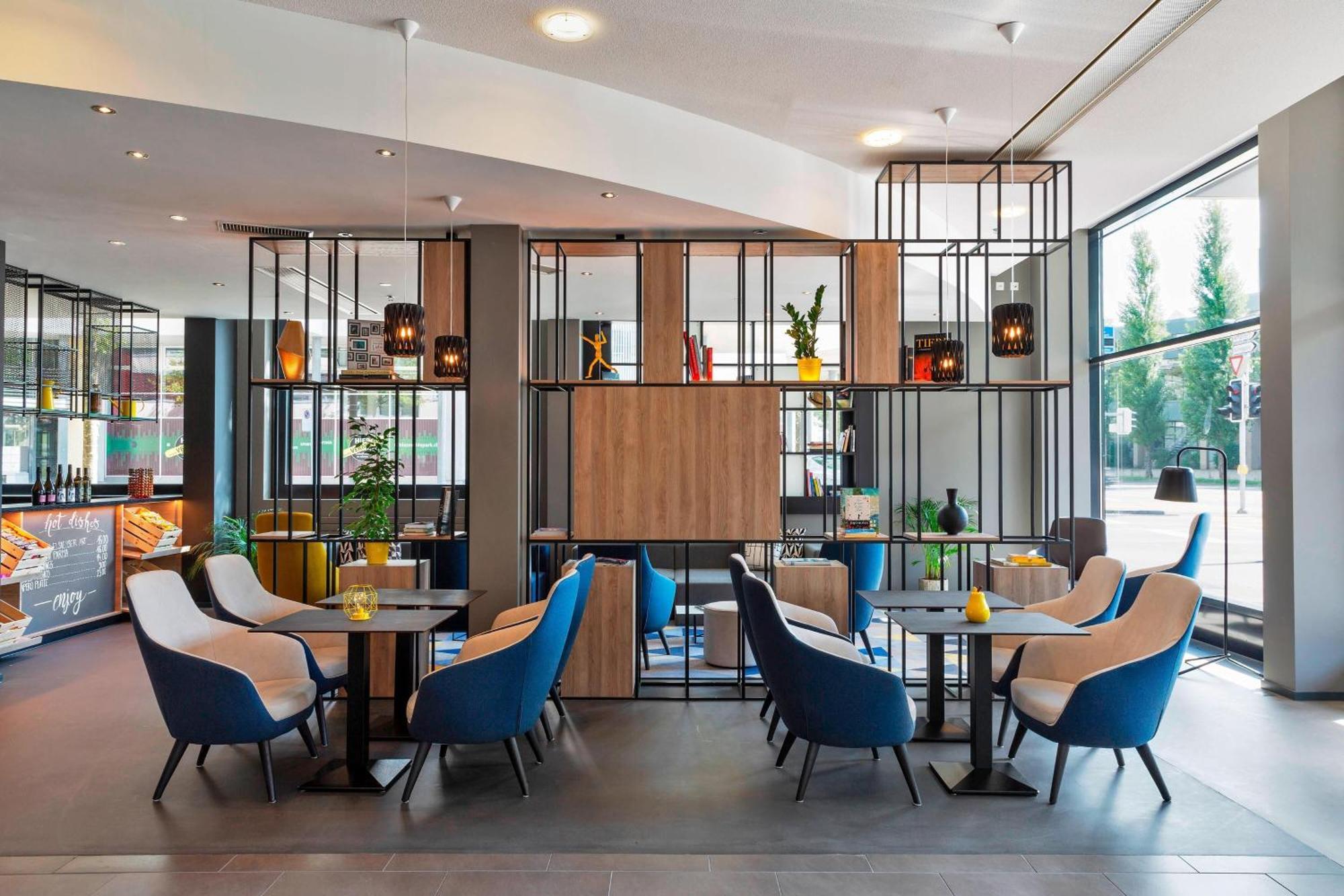 Готель Courtyard By Marriott Zurich North Екстер'єр фото