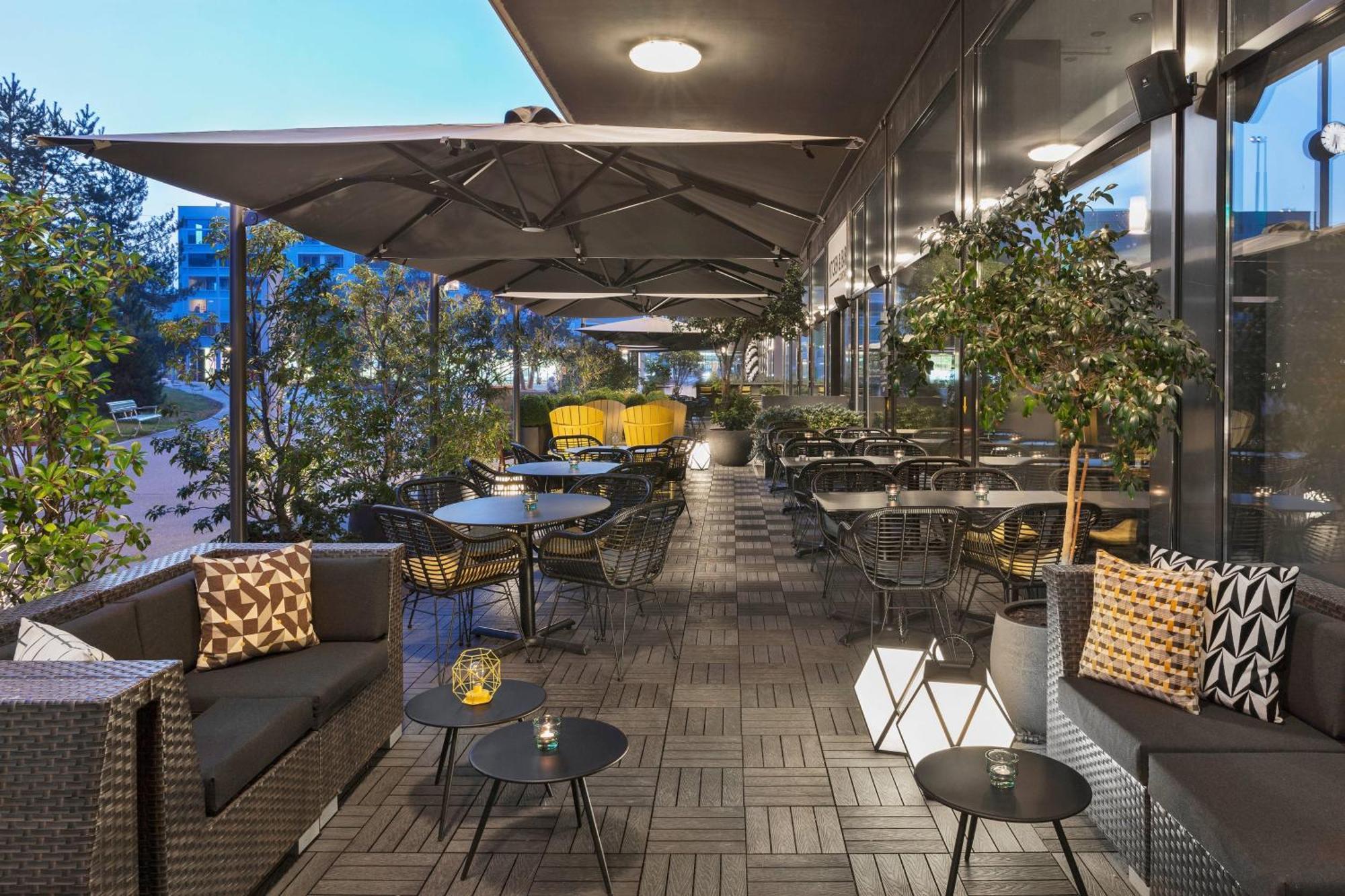 Готель Courtyard By Marriott Zurich North Екстер'єр фото