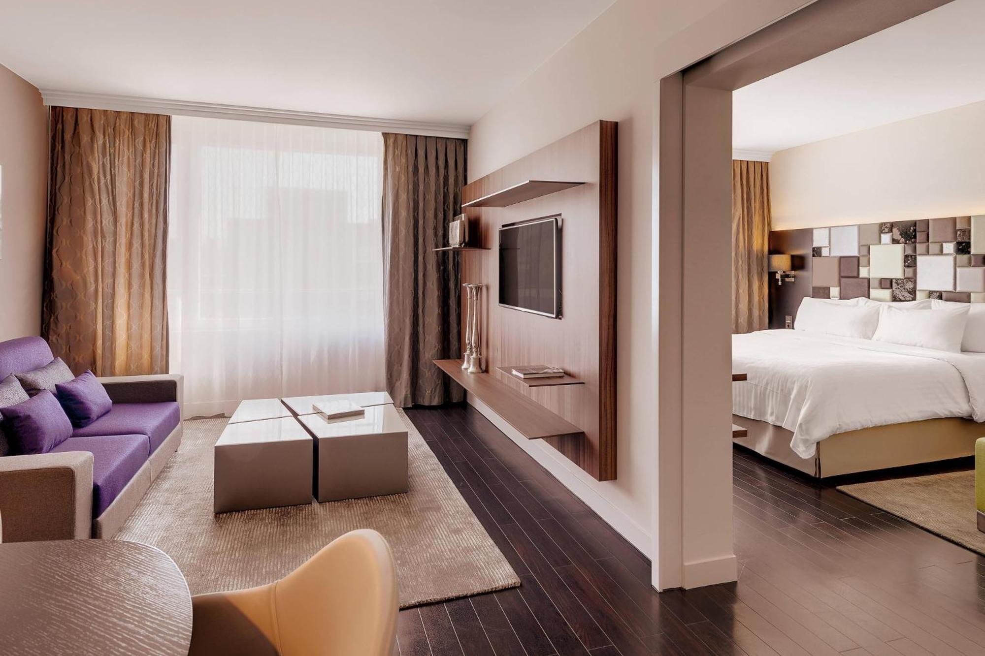 Готель Courtyard By Marriott Zurich North Екстер'єр фото
