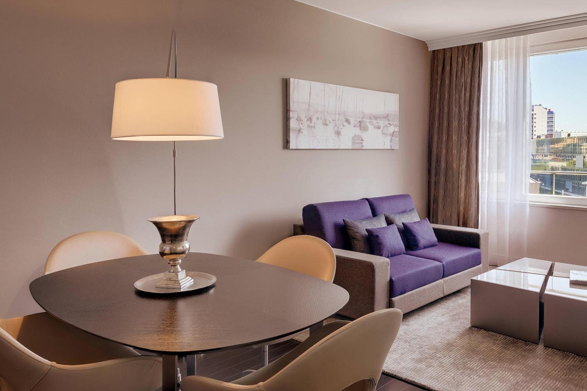 Готель Courtyard By Marriott Zurich North Екстер'єр фото