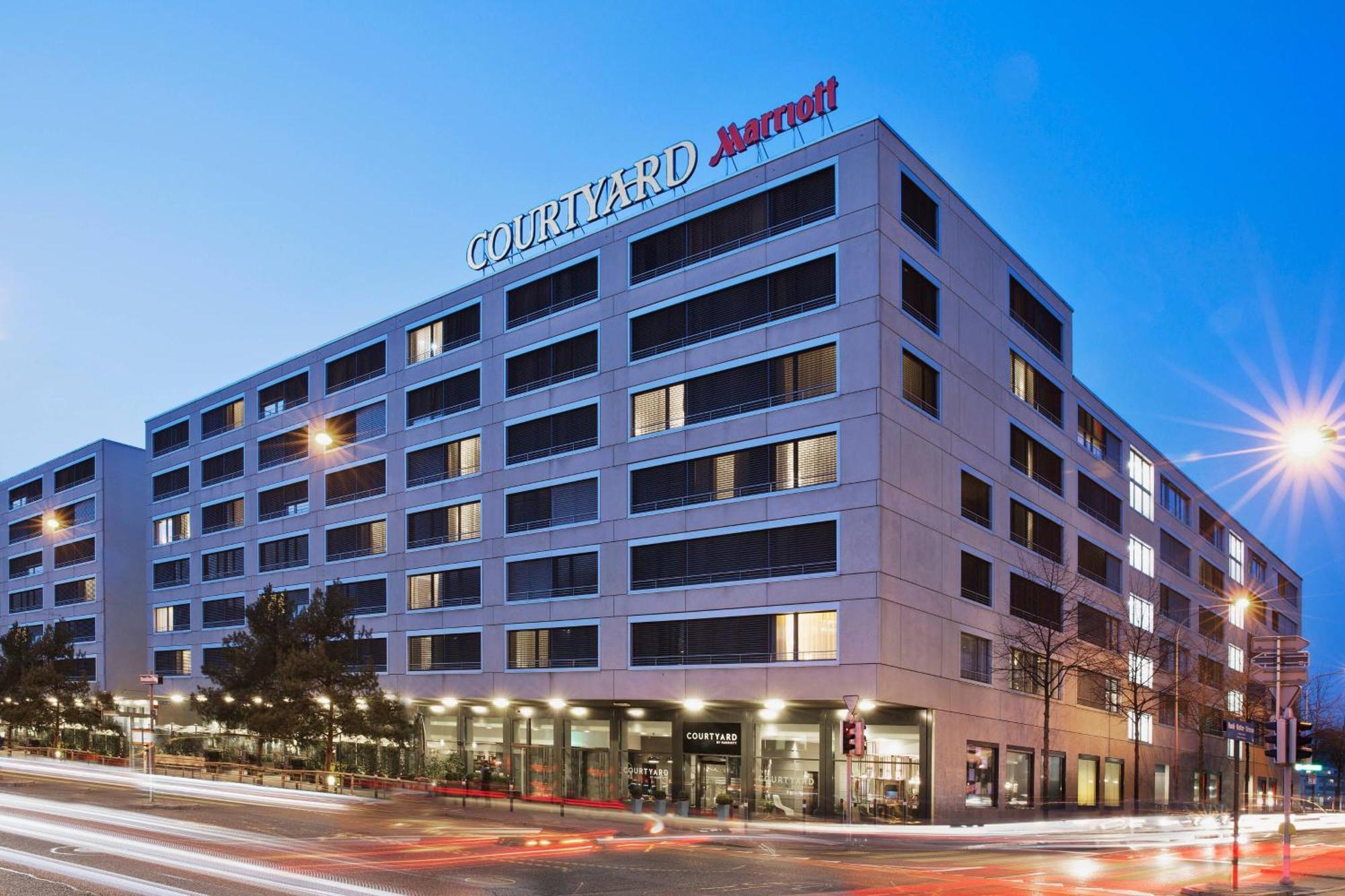 Готель Courtyard By Marriott Zurich North Екстер'єр фото