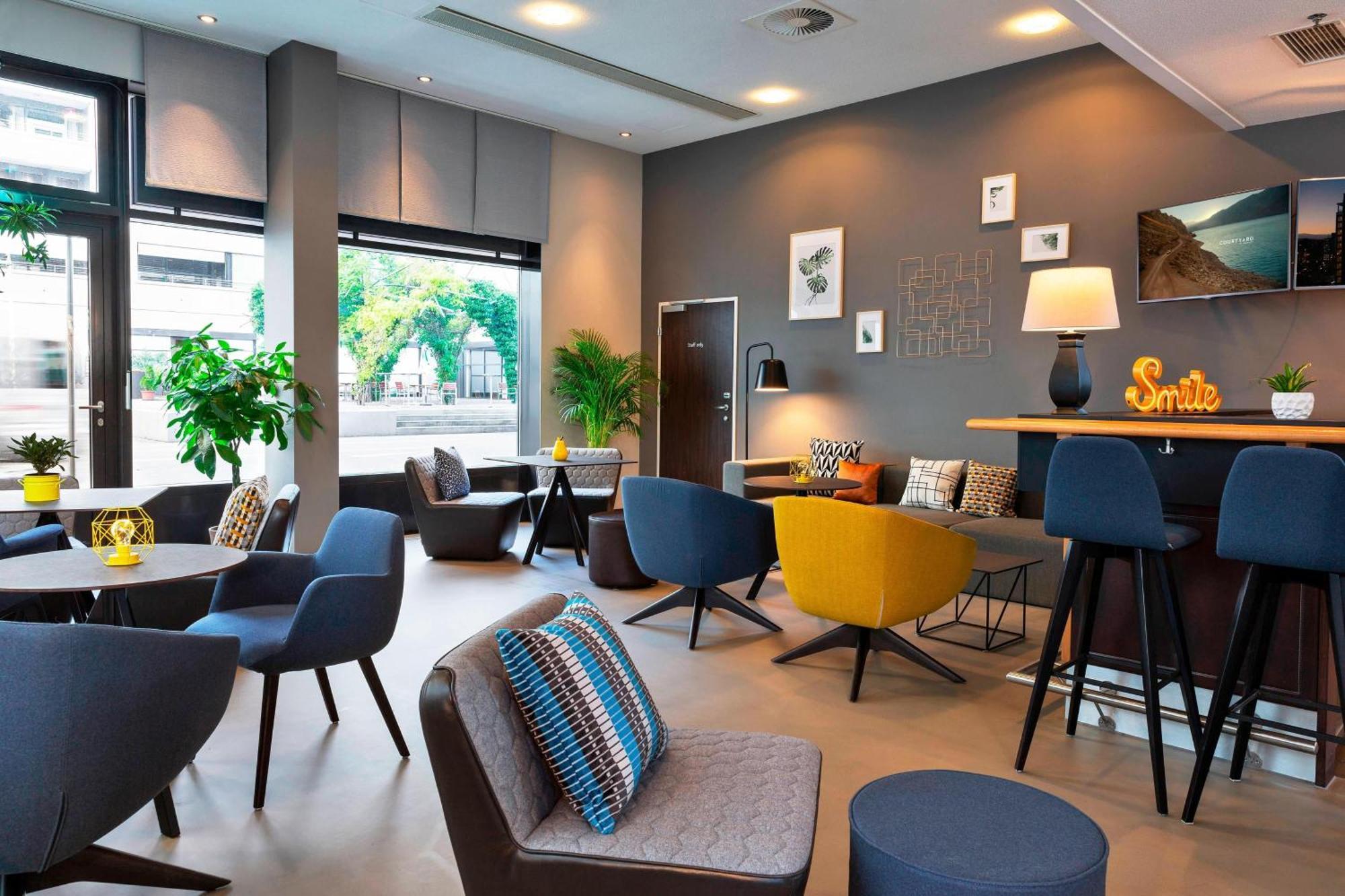 Готель Courtyard By Marriott Zurich North Екстер'єр фото