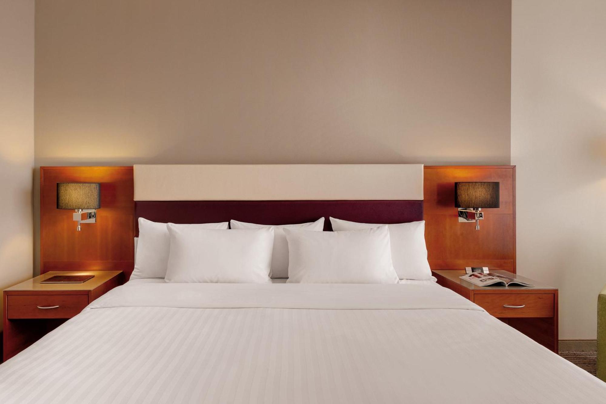 Готель Courtyard By Marriott Zurich North Екстер'єр фото