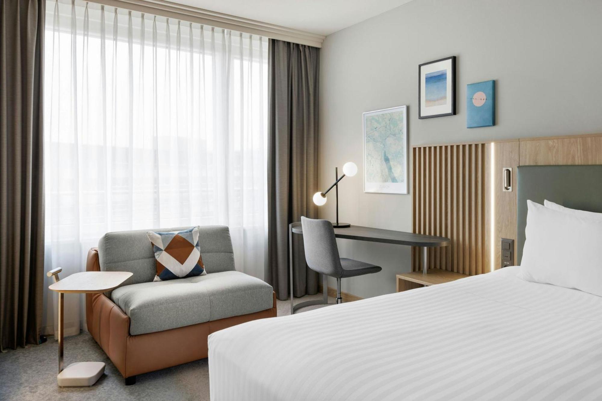 Готель Courtyard By Marriott Zurich North Екстер'єр фото