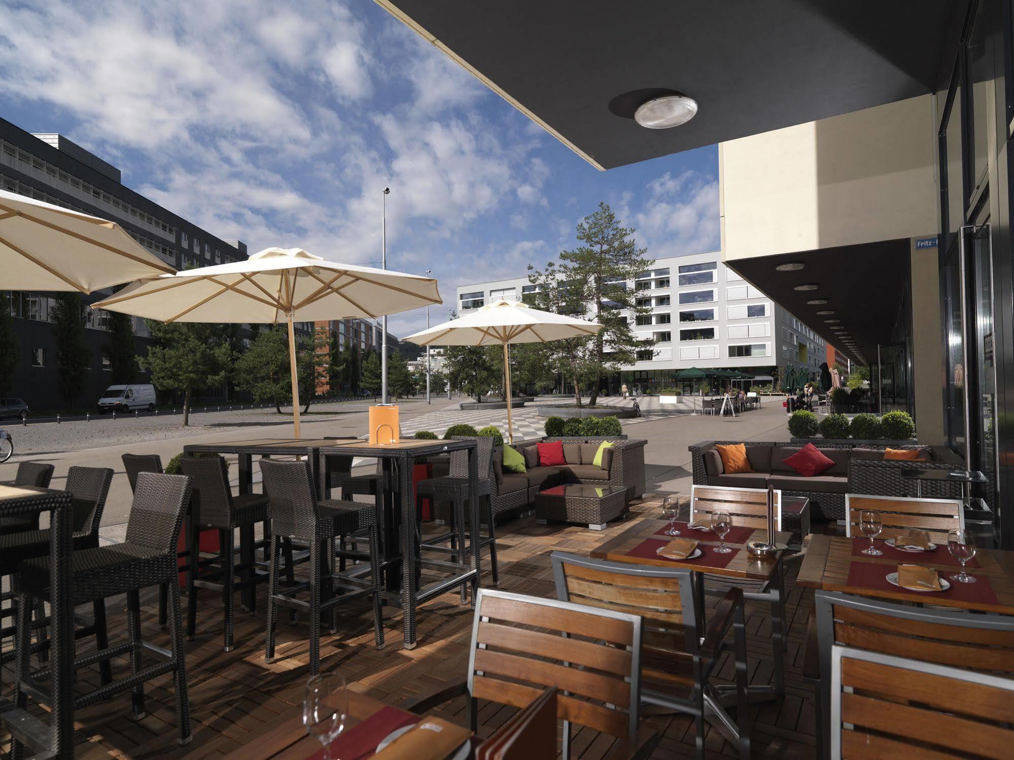 Готель Courtyard By Marriott Zurich North Екстер'єр фото